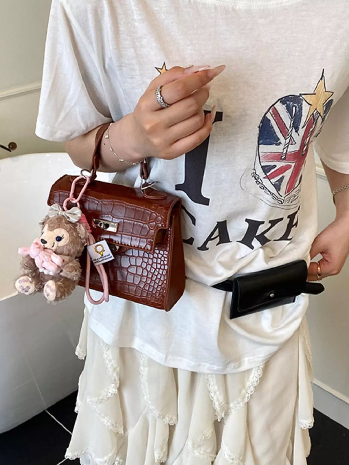 Crocodile-Embossed Handbag – image 4