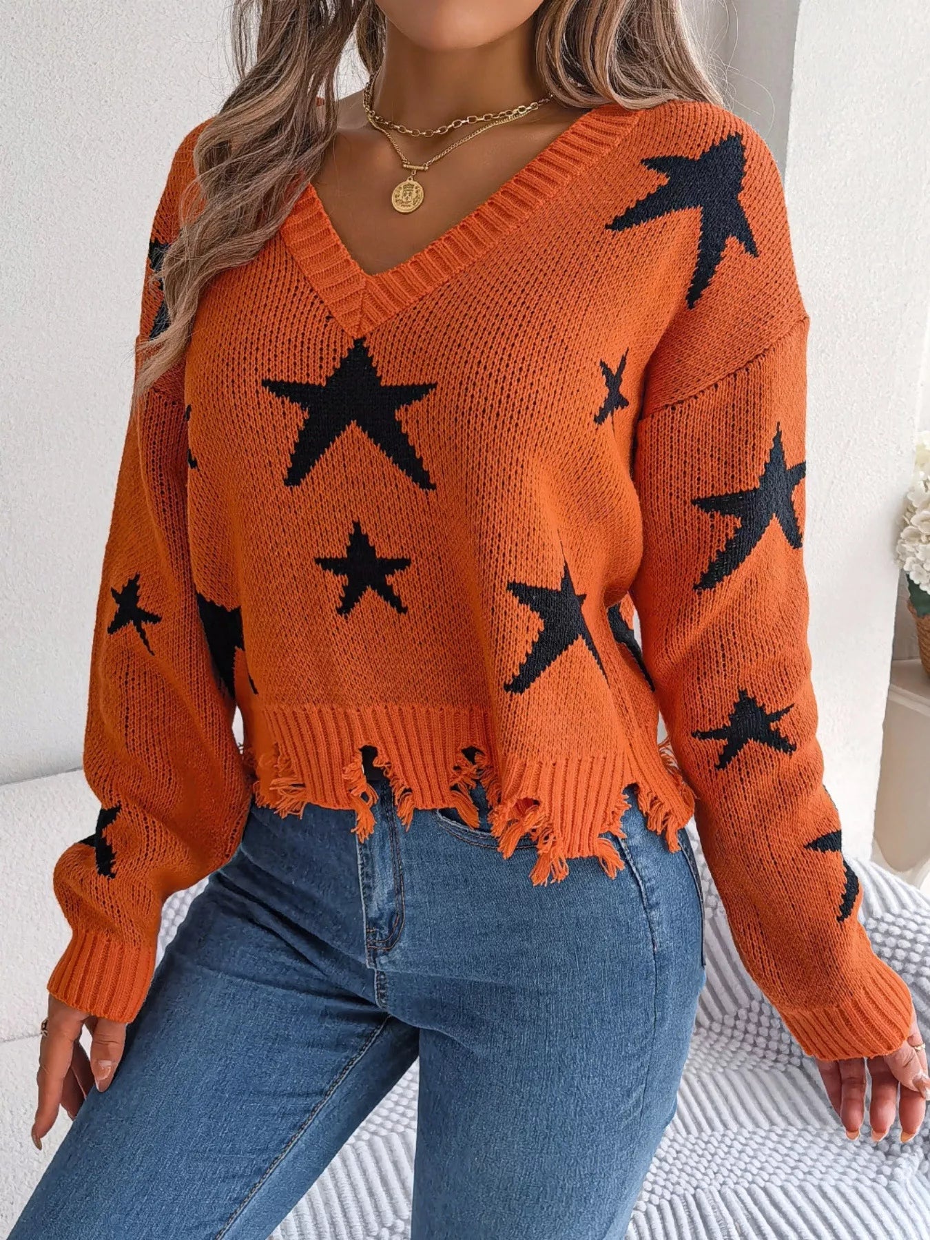 Star Pattern V-Neck Distressed Sweater-Nordavory