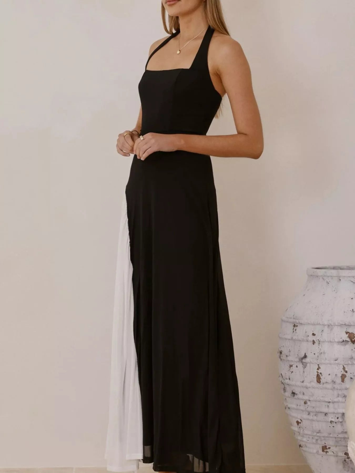 Contrast Halter Neck Maxi Dress-Nordavory