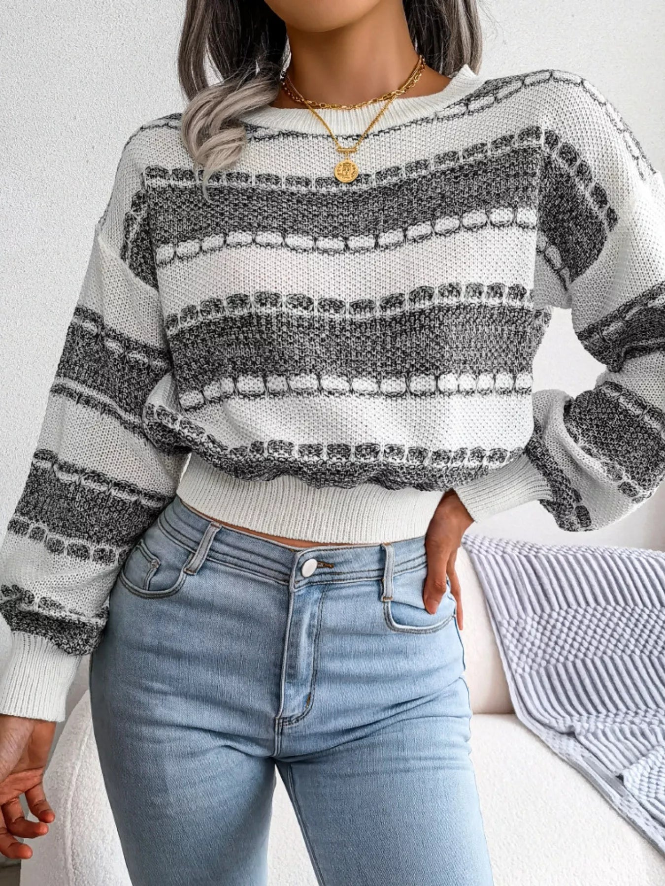 Color Block Round Neck Cropped Sweater-Nordavory