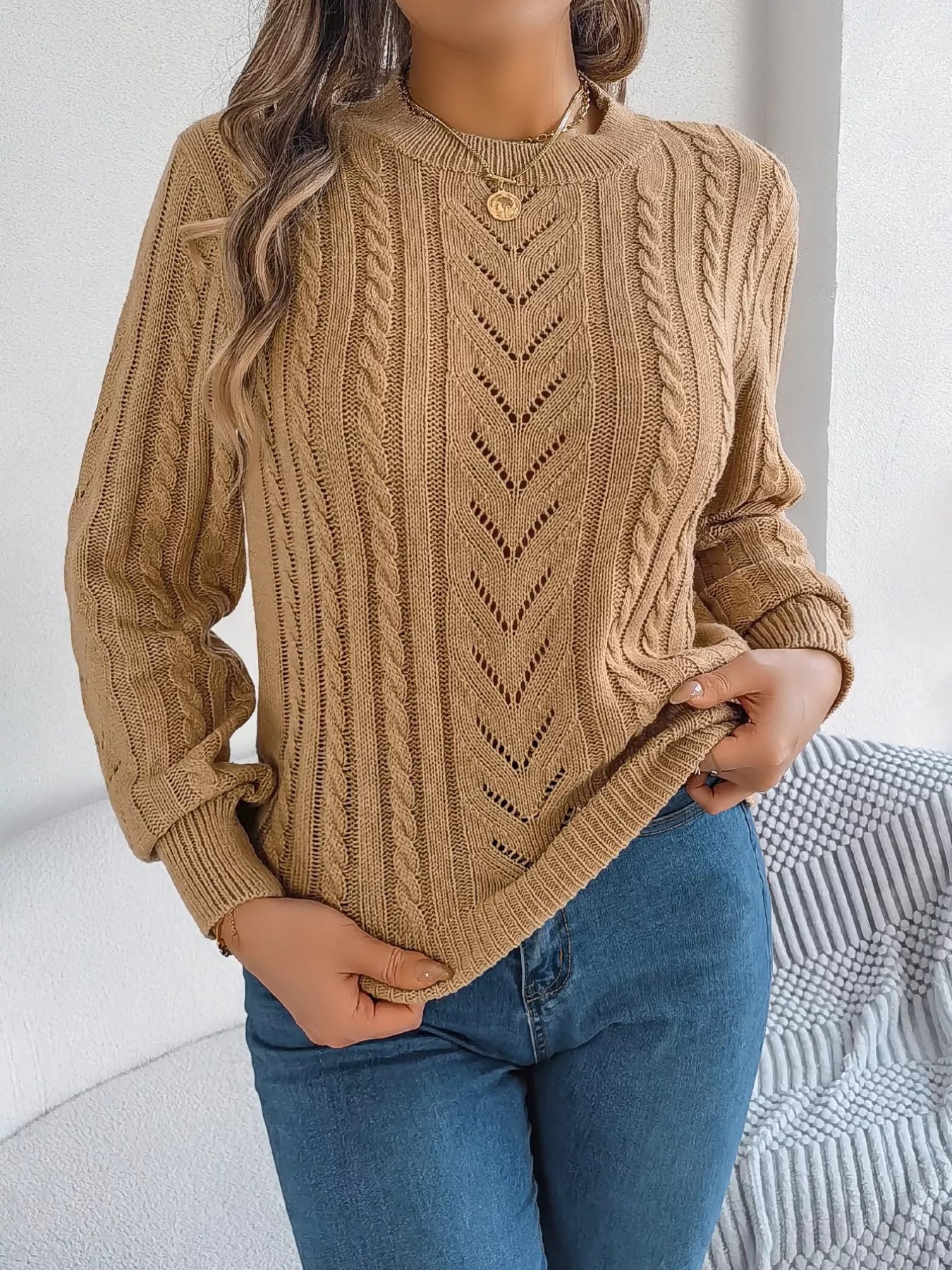 Cable-Knit Round Neck Sweater-Nordavory