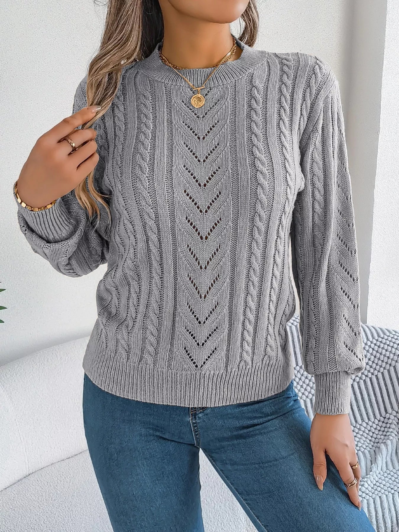 Cable-Knit Round Neck Sweater-Nordavory