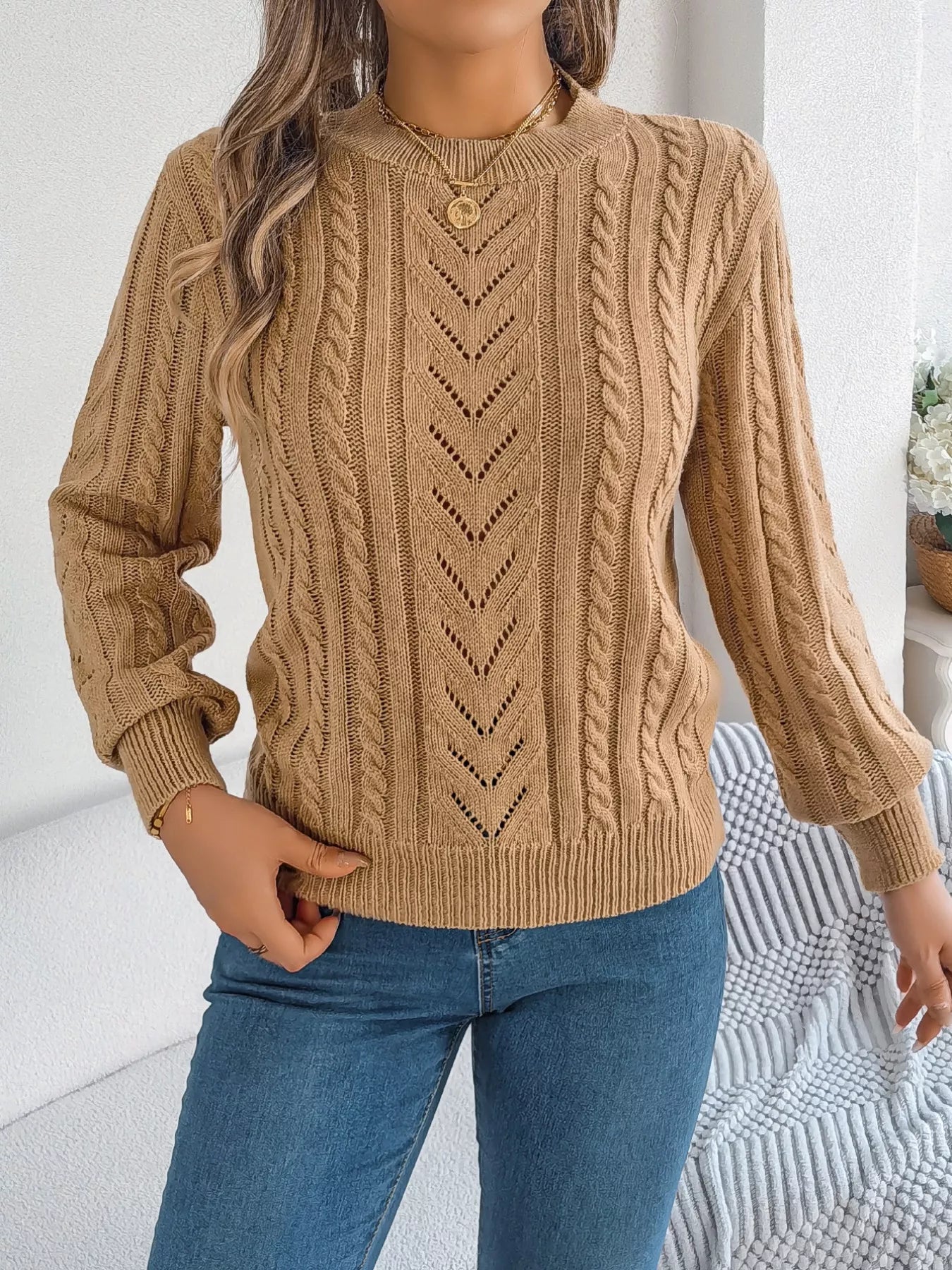 Cable-Knit Round Neck Sweater-Nordavory
