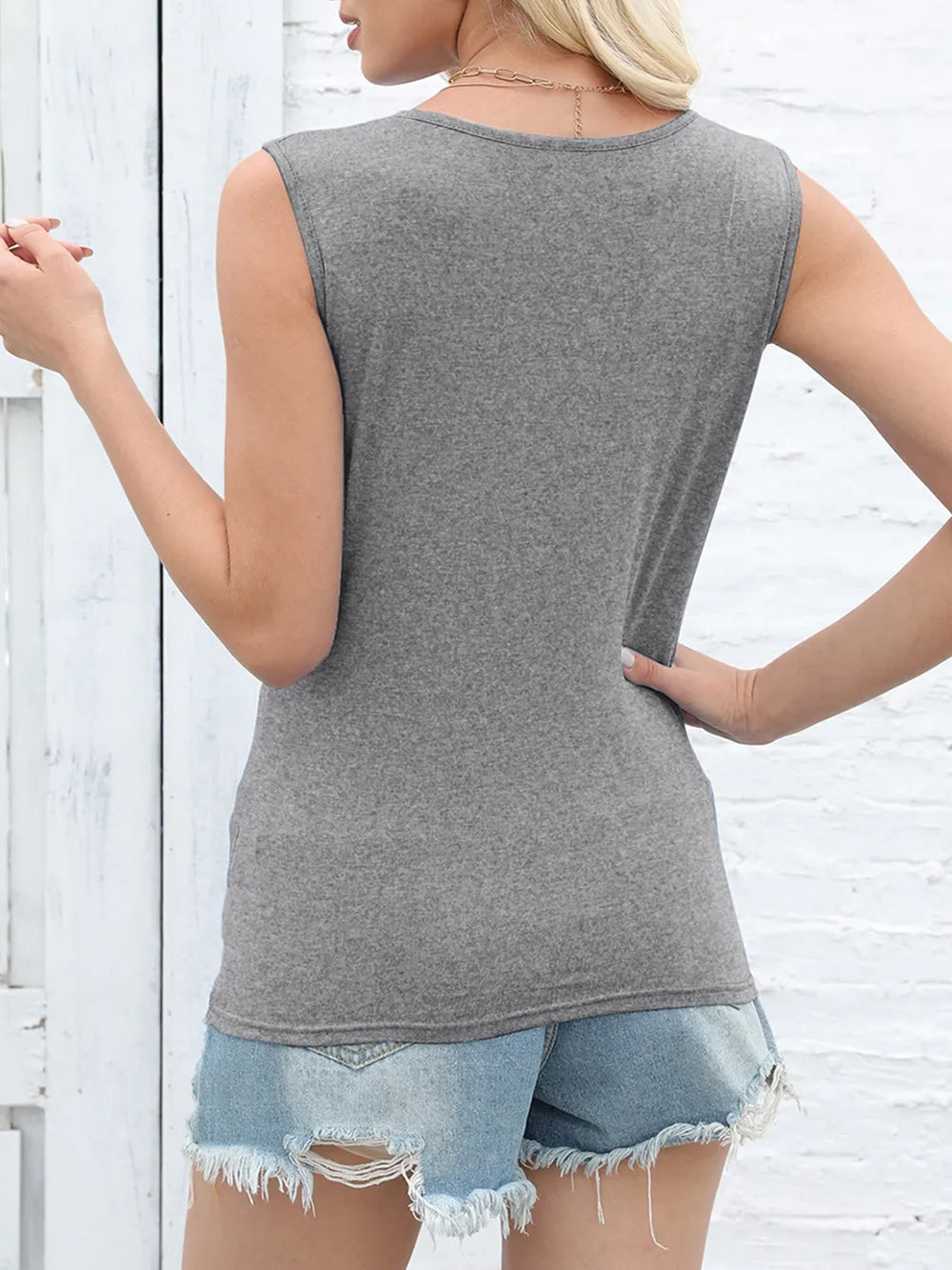 Cutout Twisted Round Neck Tank-Nordavory