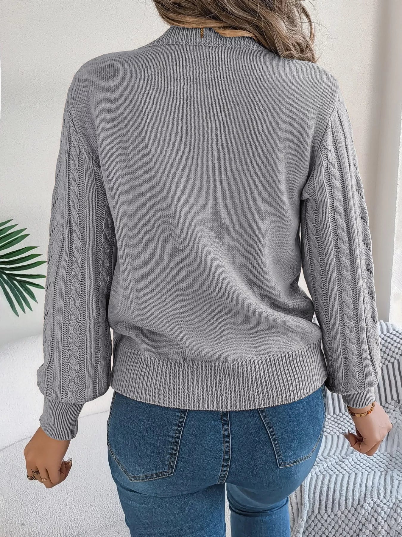 Cable-Knit Round Neck Sweater-Nordavory