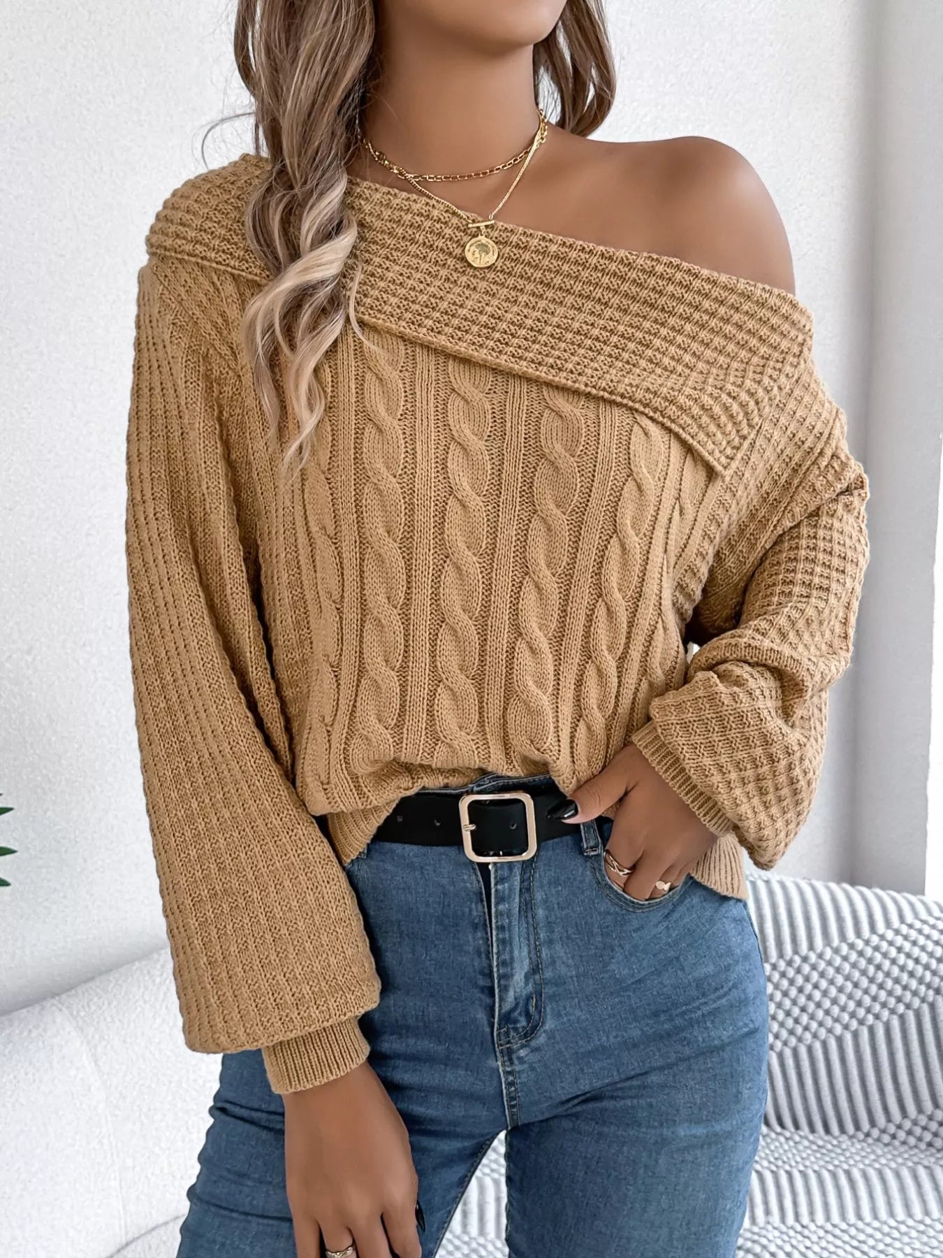 Off-Shoulder Cable Knit Sweater-Nordavory