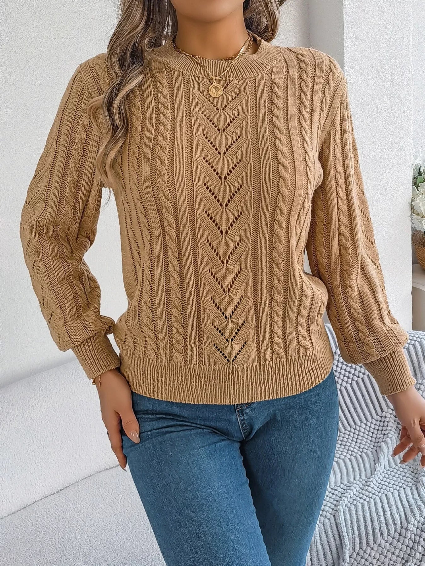 Cable-Knit Round Neck Sweater-Nordavory