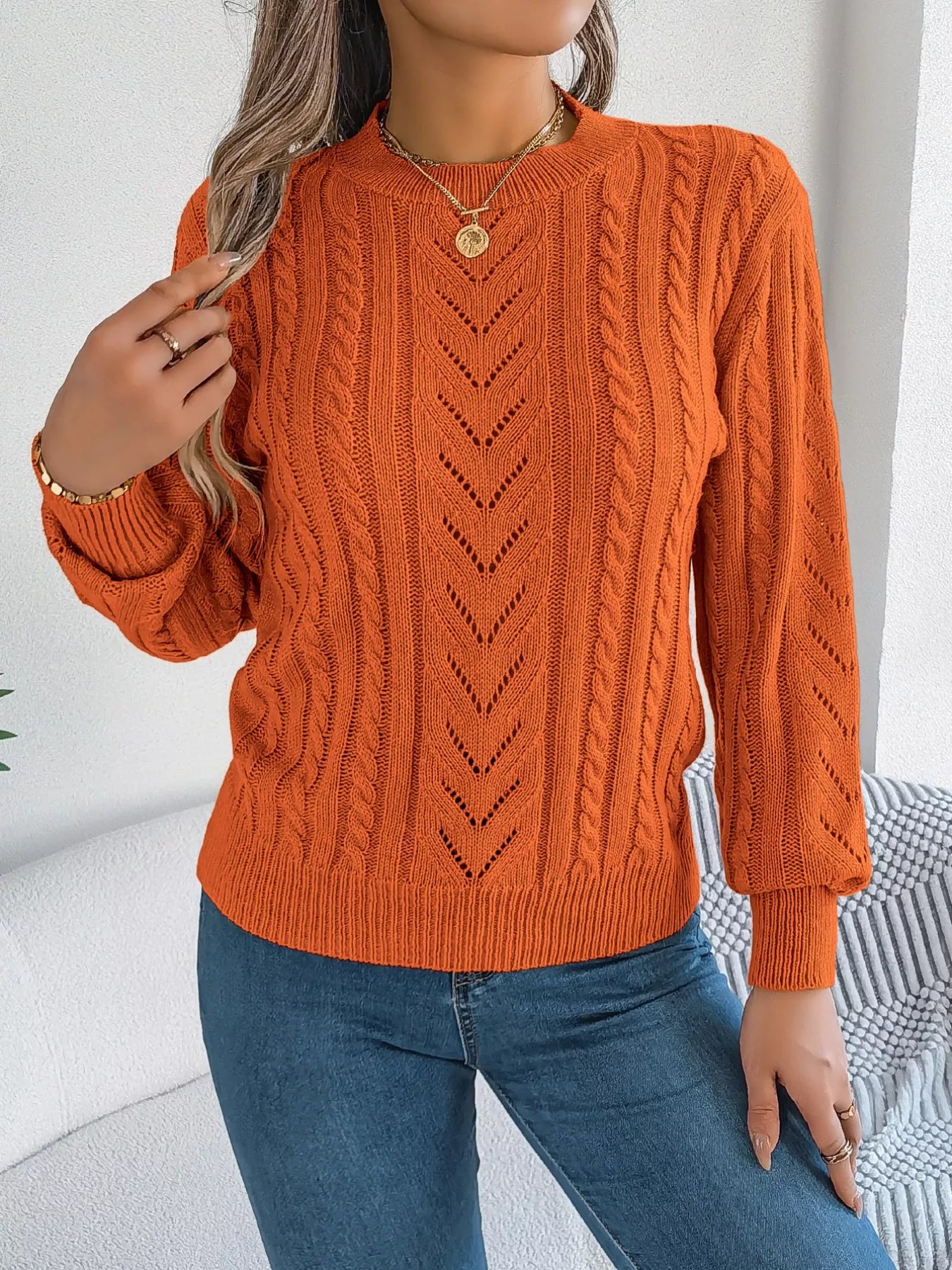 Cable-Knit Round Neck Sweater-Nordavory