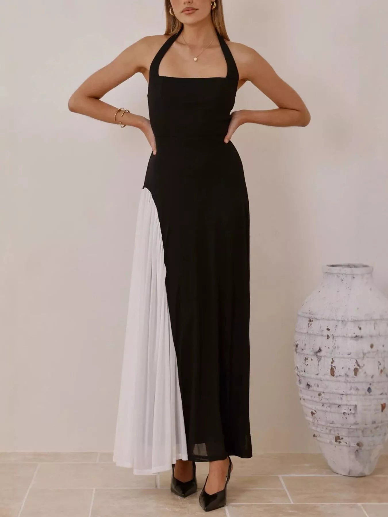 Contrast Halter Neck Maxi Dress-Nordavory