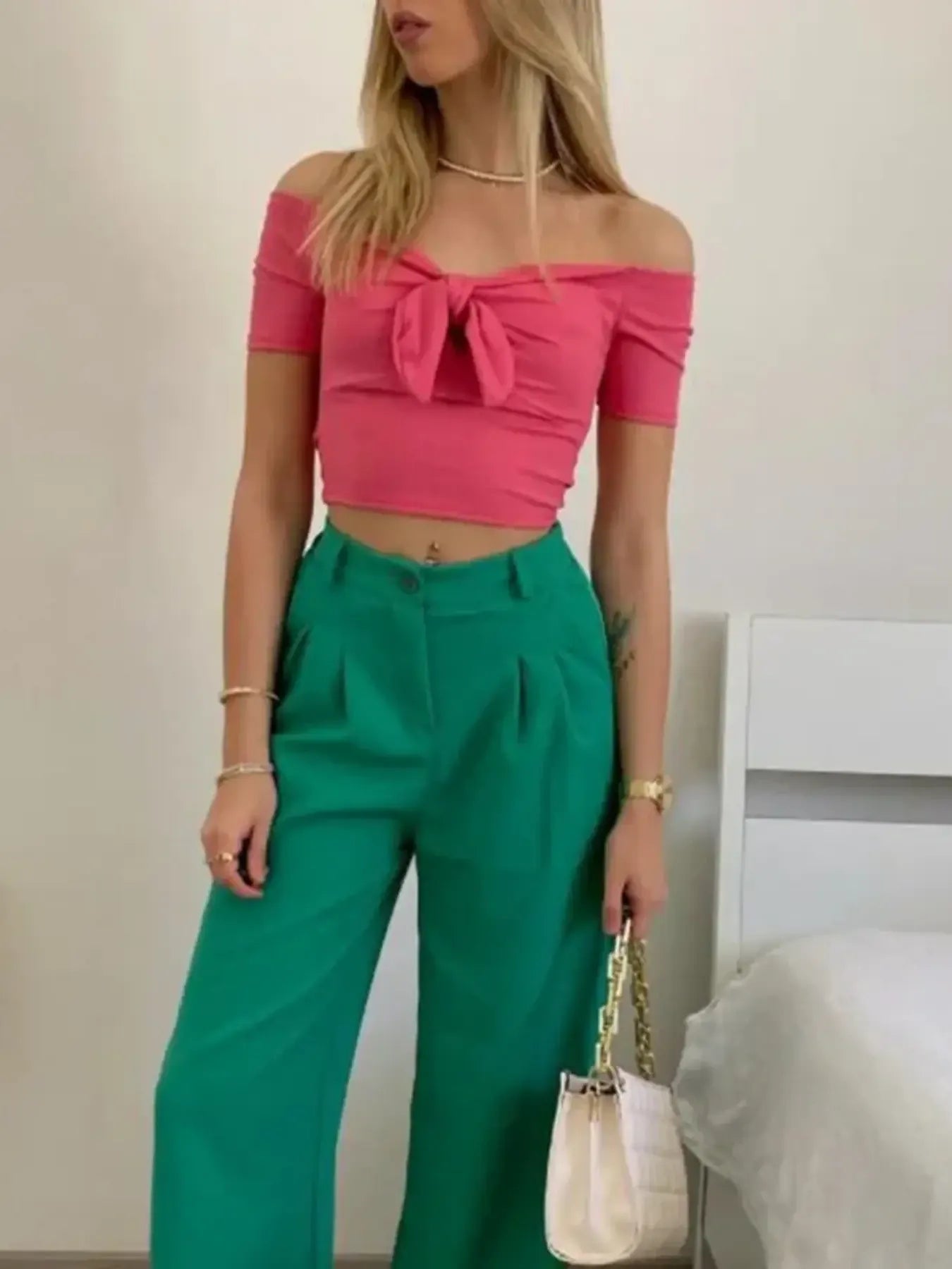 Off-Shoulder Bow-Tie Crop Top-Nordavory