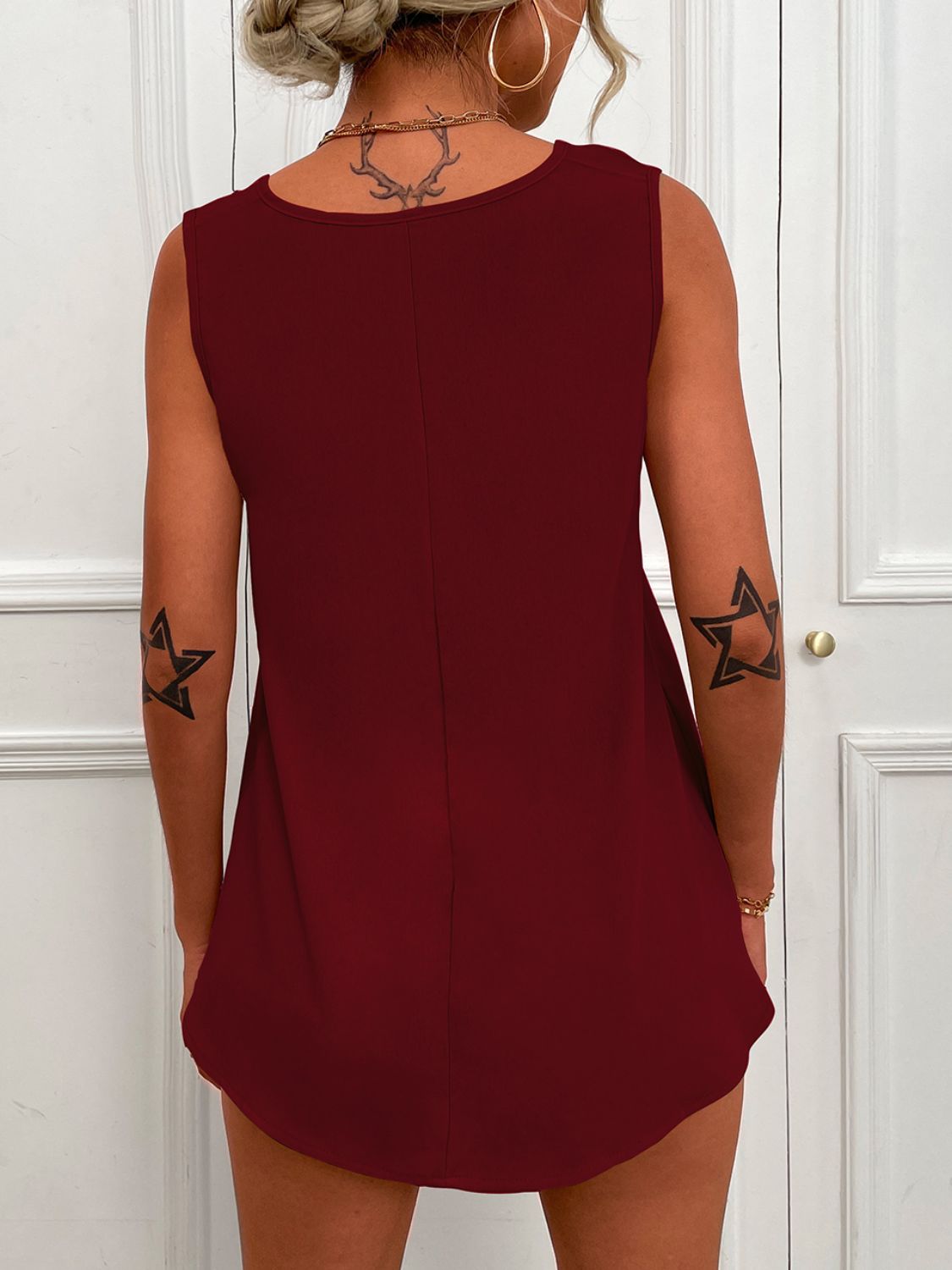 V-Neck Curved Hem Tunic Tank-Nordavory