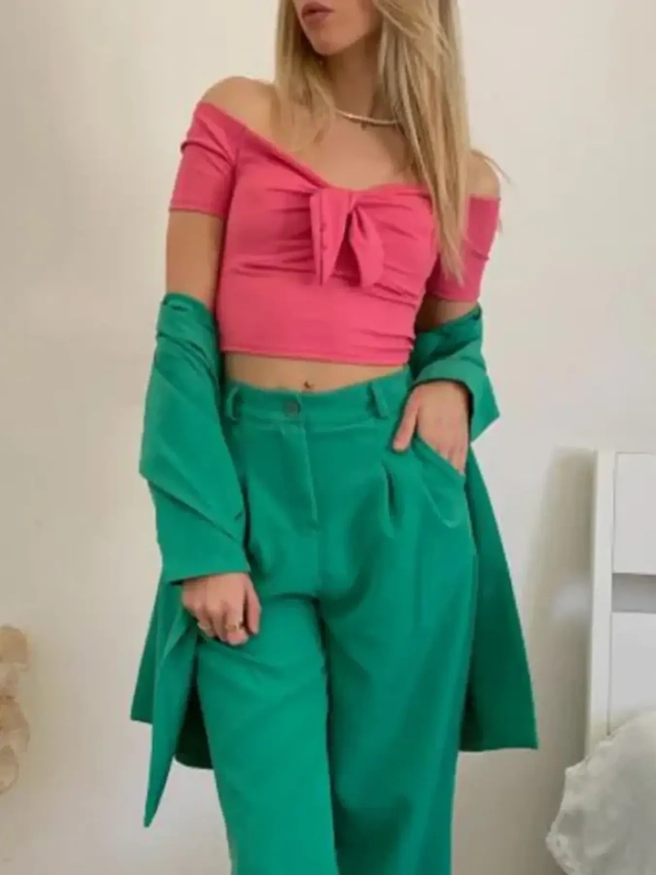 Off-Shoulder Bow-Tie Crop Top-Nordavory