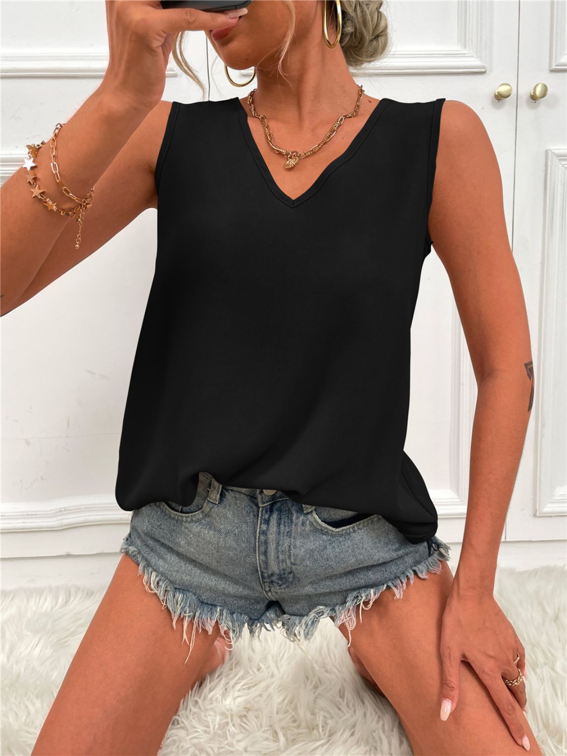 V-Neck Curved Hem Tunic Tank-Nordavory