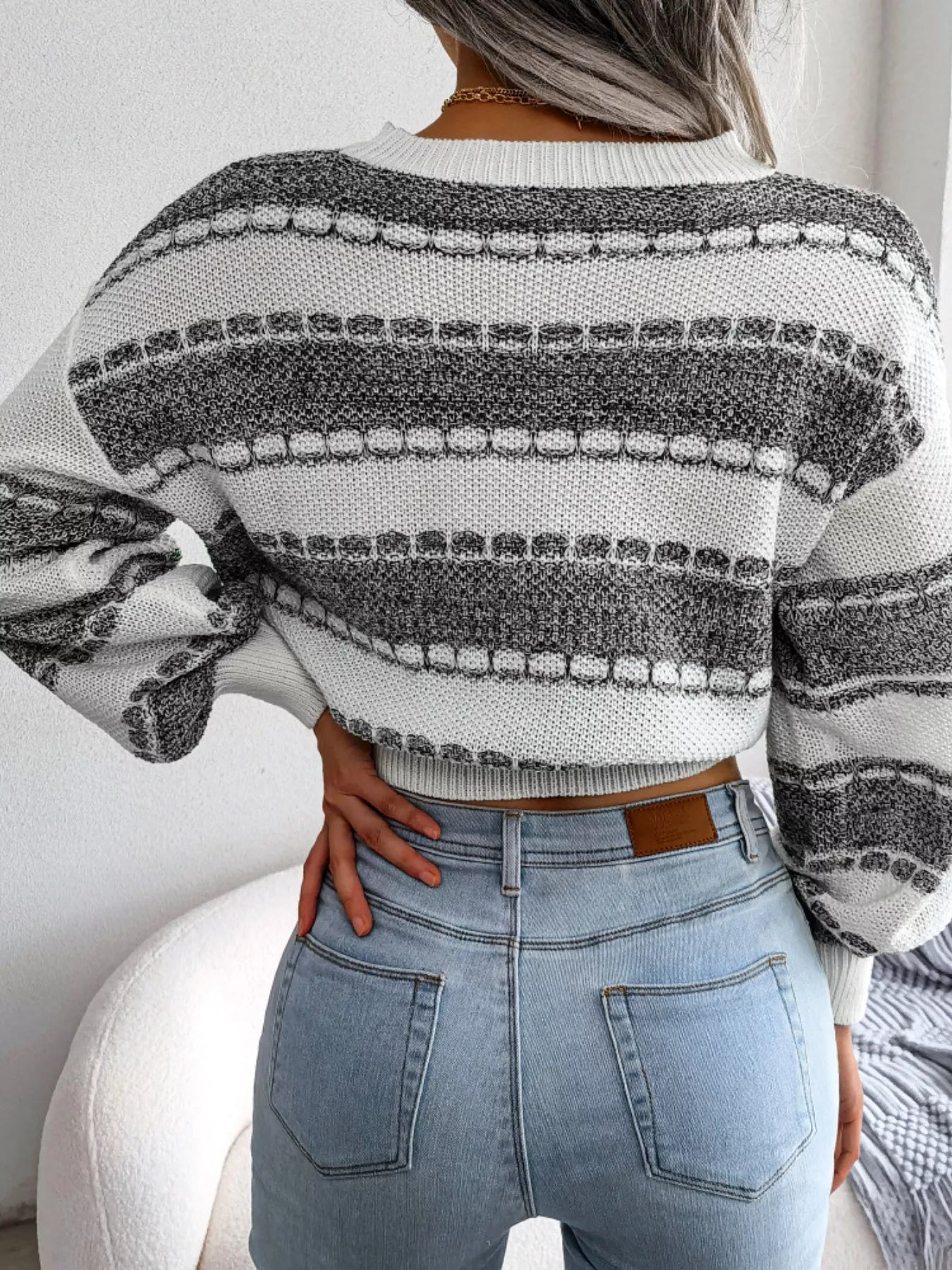 Color Block Round Neck Cropped Sweater-Nordavory
