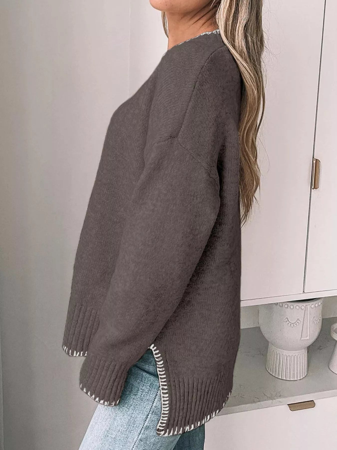 Slit Contrast Trim Round Neck Sweater-Nordavory