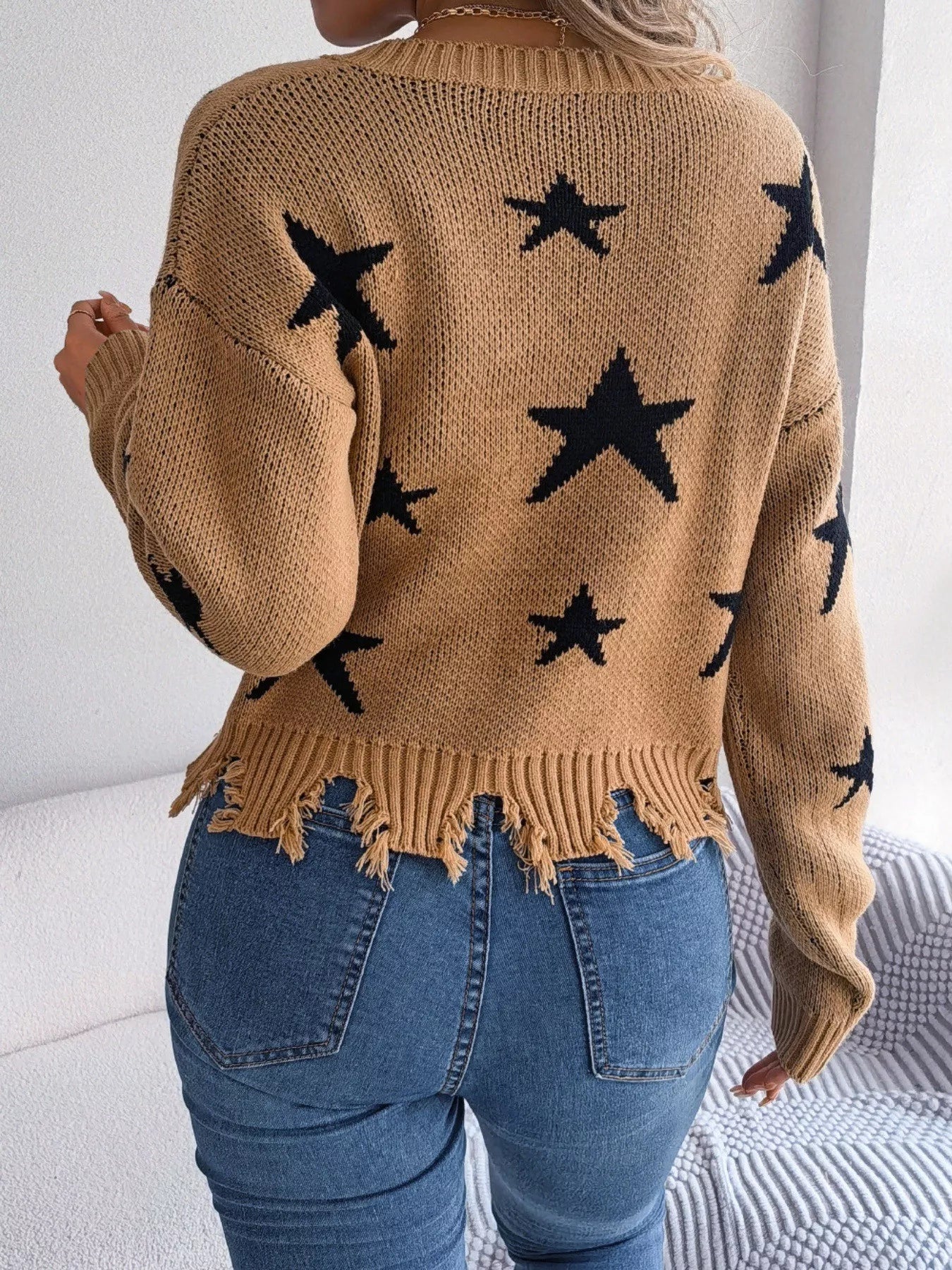 Star Pattern V-Neck Distressed Sweater-Nordavory