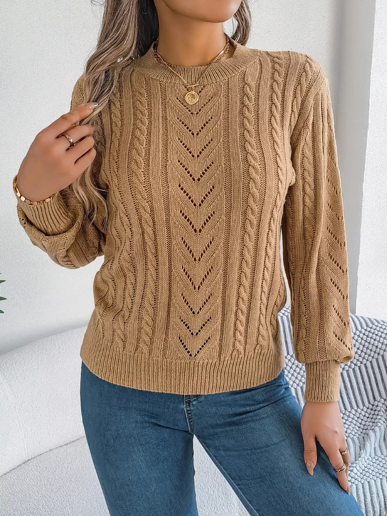 Cable-Knit Round Neck Sweater-Nordavory