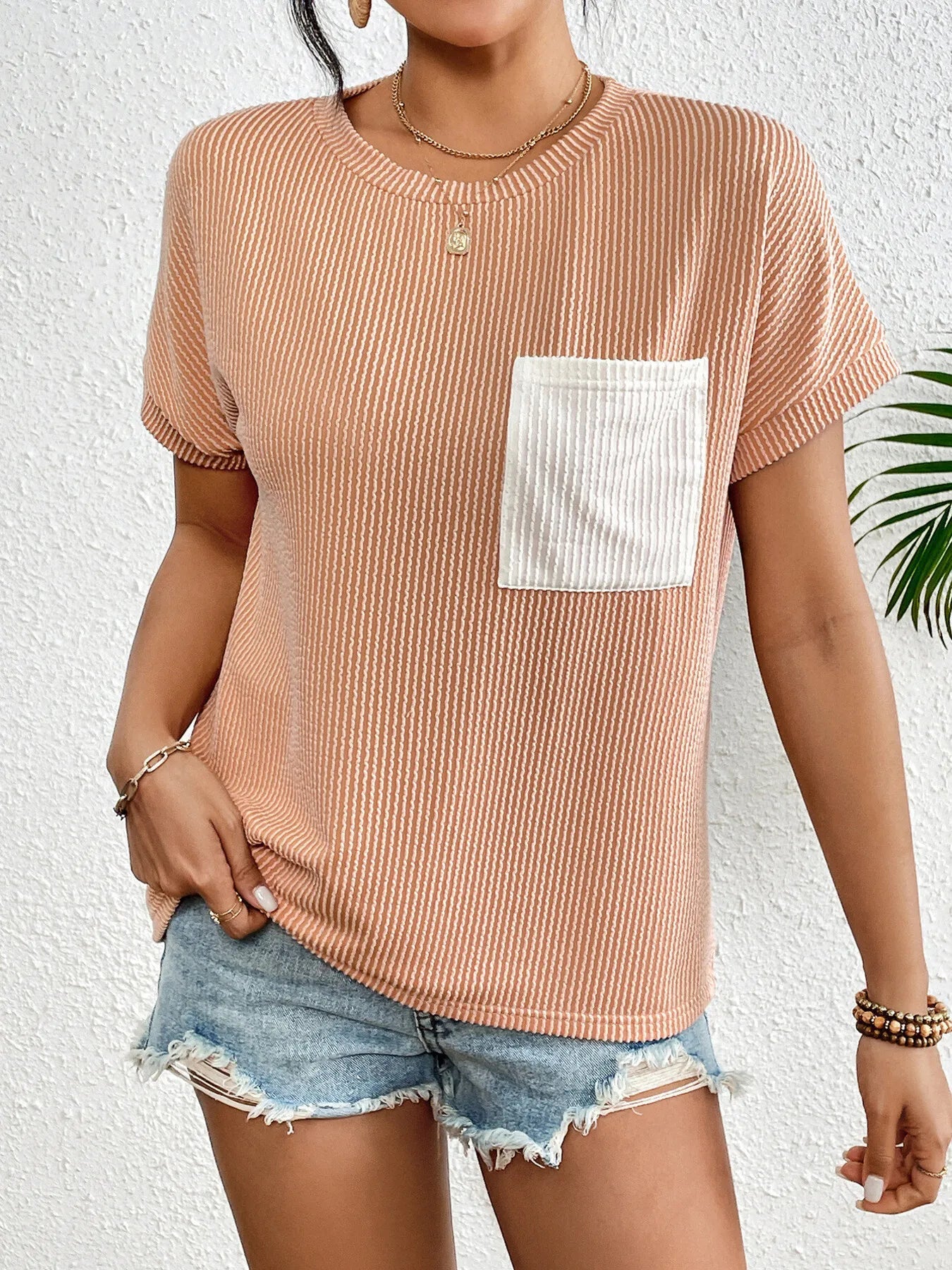 Ribbed Contrast Pocket T-Shirt-Nordavory