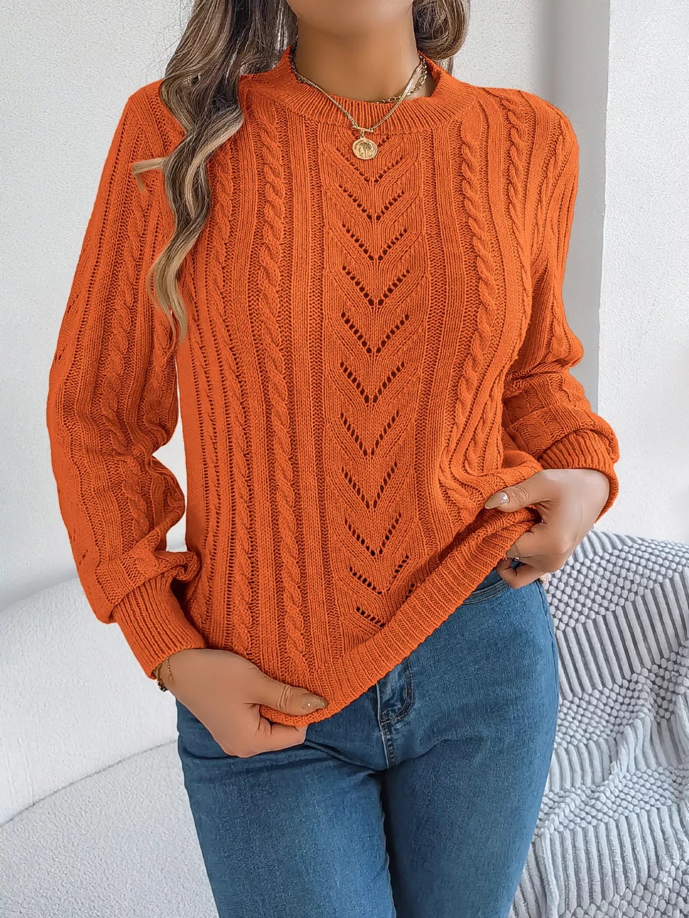 Cable-Knit Round Neck Sweater-Nordavory