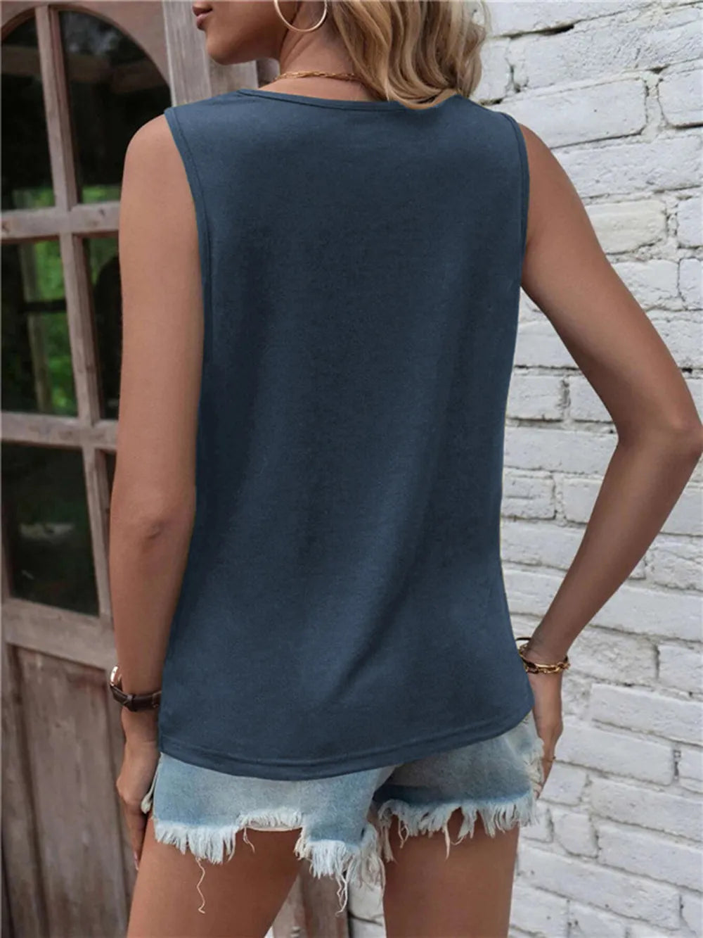 Cutout Twisted Round Neck Tank-Nordavory