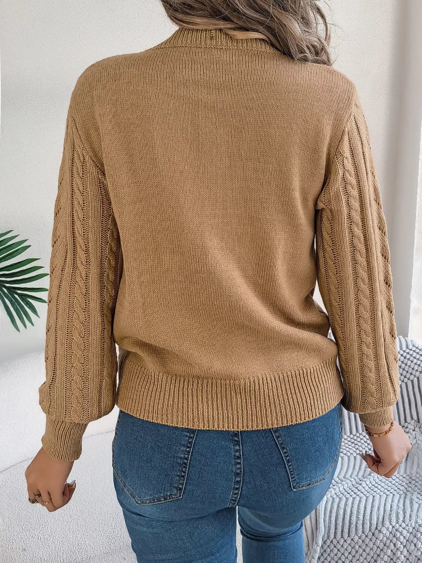 Cable-Knit Round Neck Sweater-Nordavory