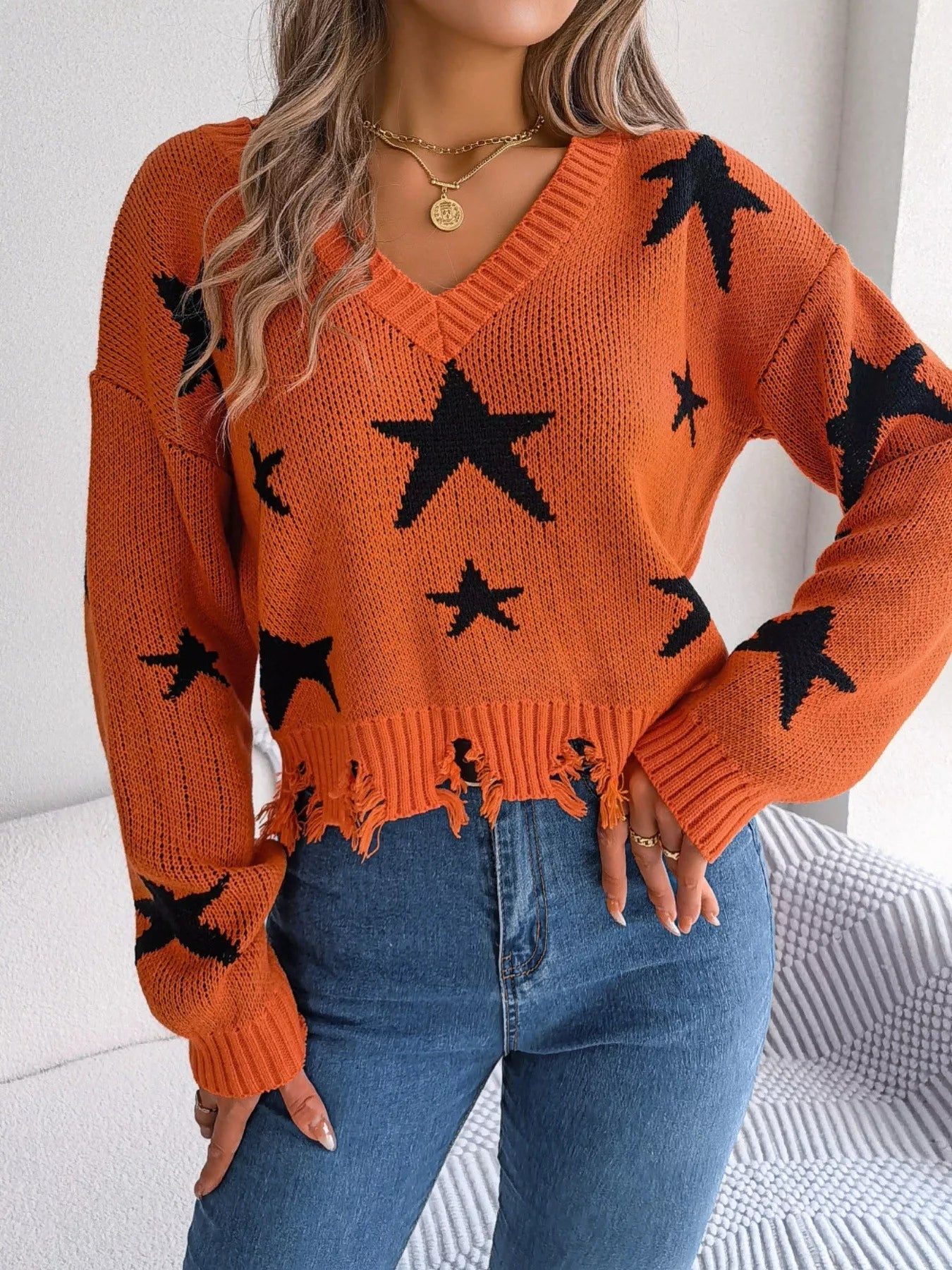 Star Pattern V-Neck Distressed Sweater-Nordavory
