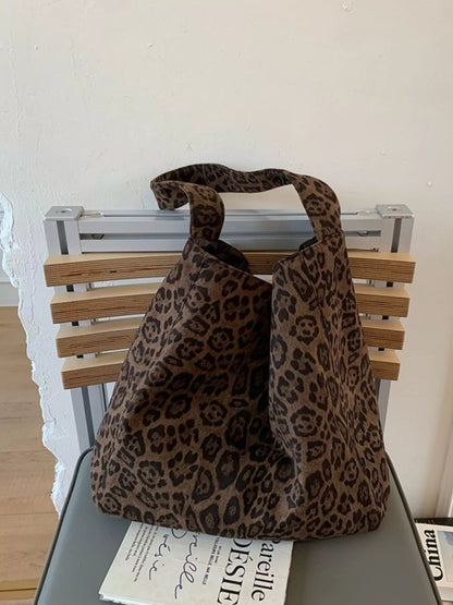 Chic Shoulder Bag for Casual Style-Nordavory