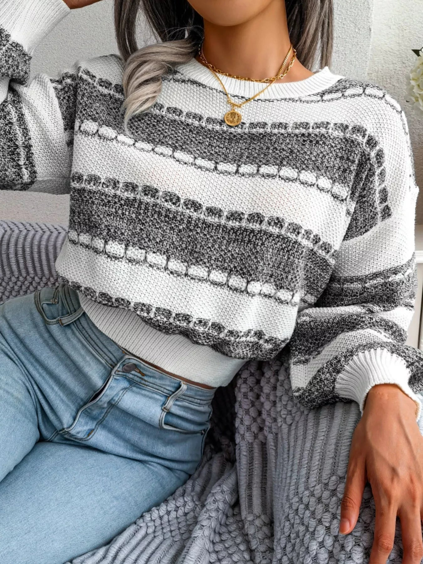 Color Block Round Neck Cropped Sweater-Nordavory
