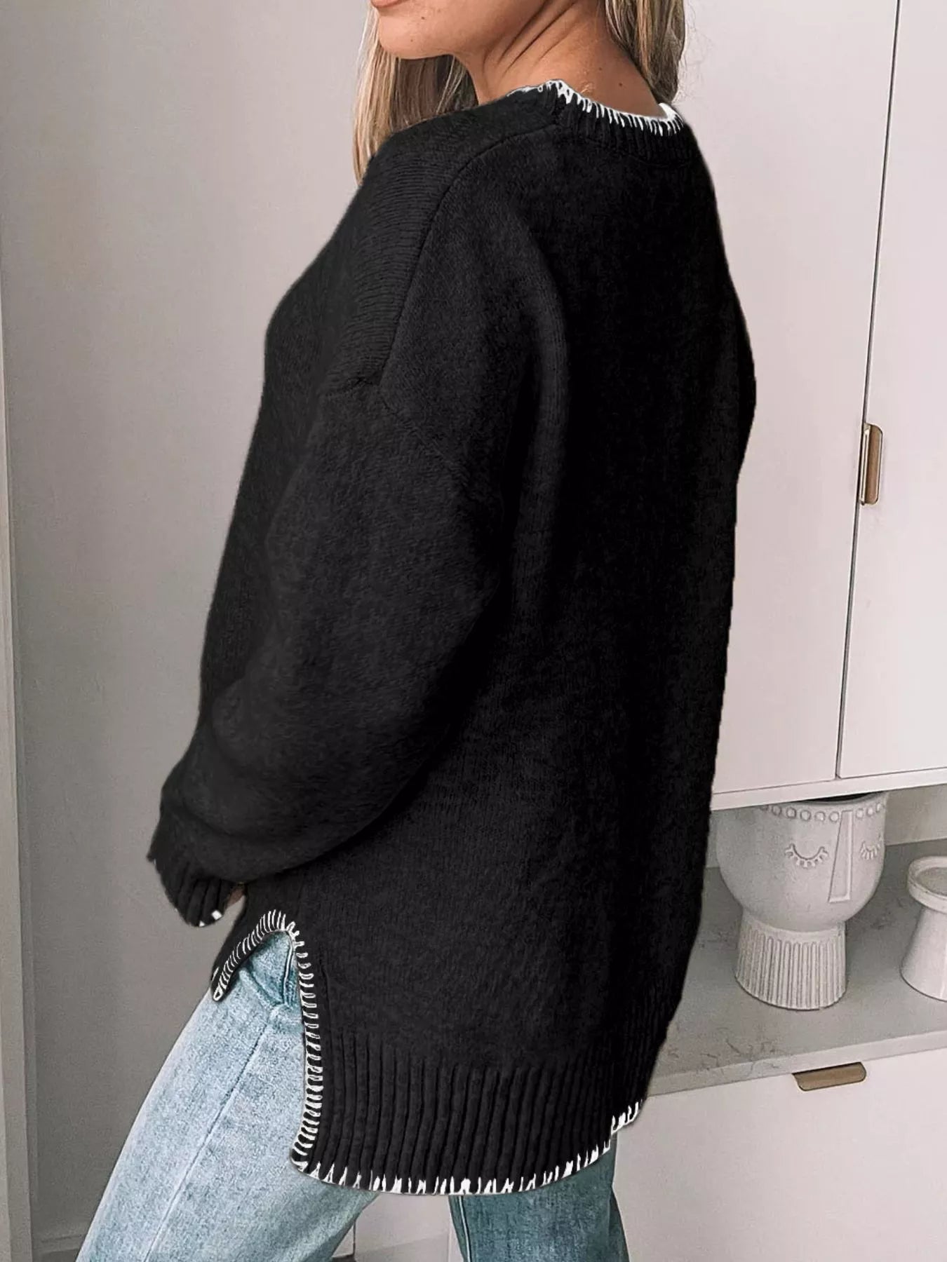 Slit Contrast Trim Round Neck Sweater-Nordavory