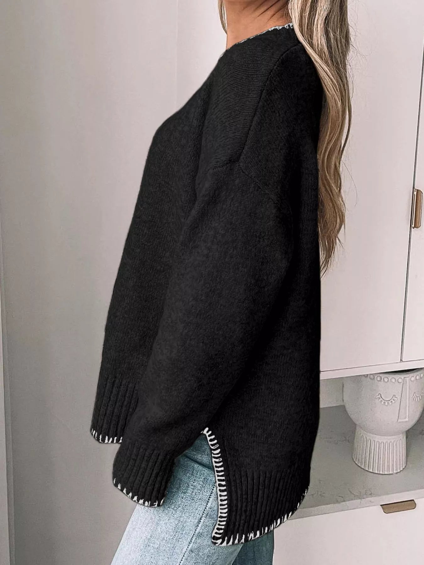 Slit Contrast Trim Round Neck Sweater-Nordavory
