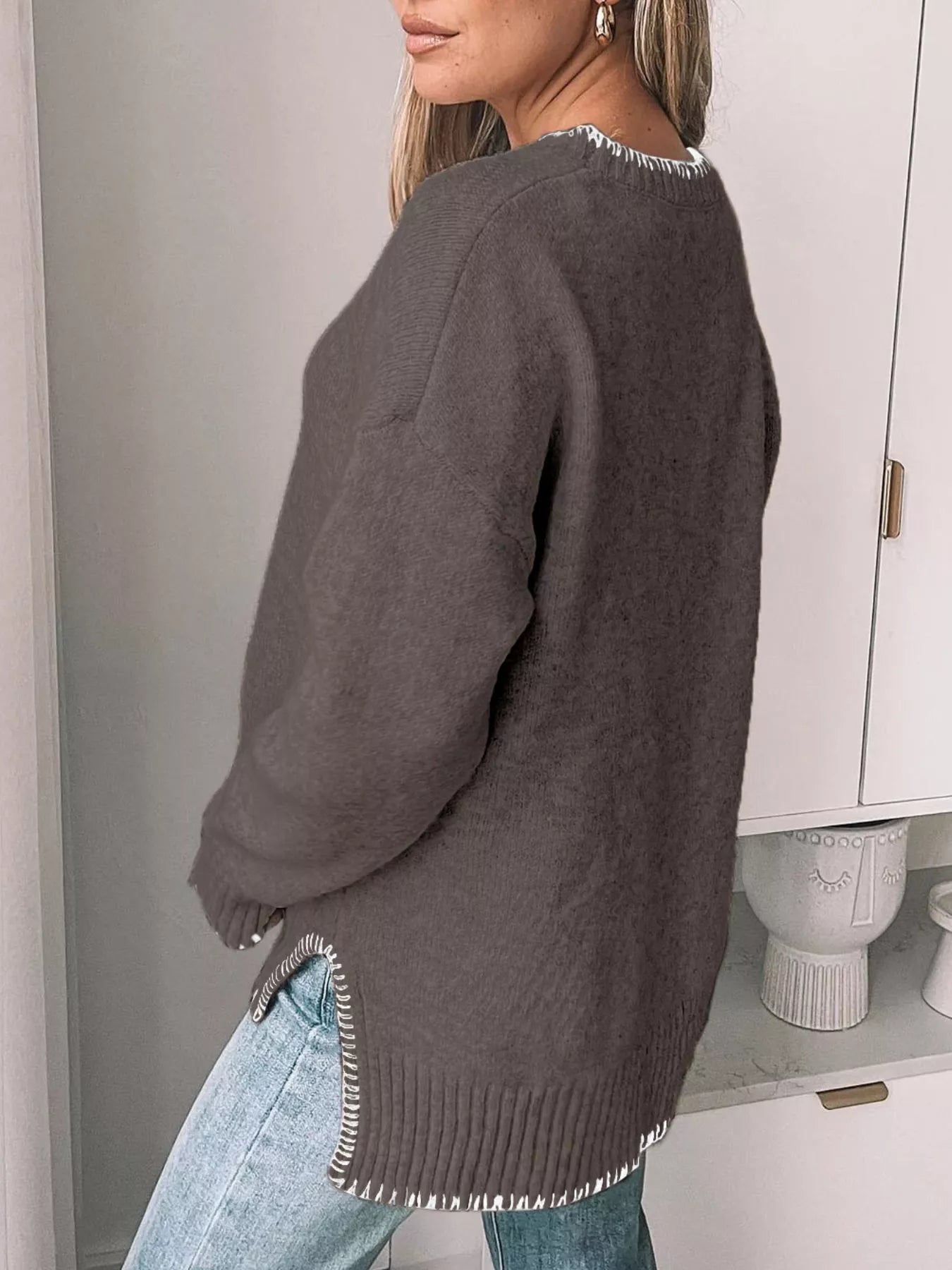 Slit Contrast Trim Round Neck Sweater-Nordavory