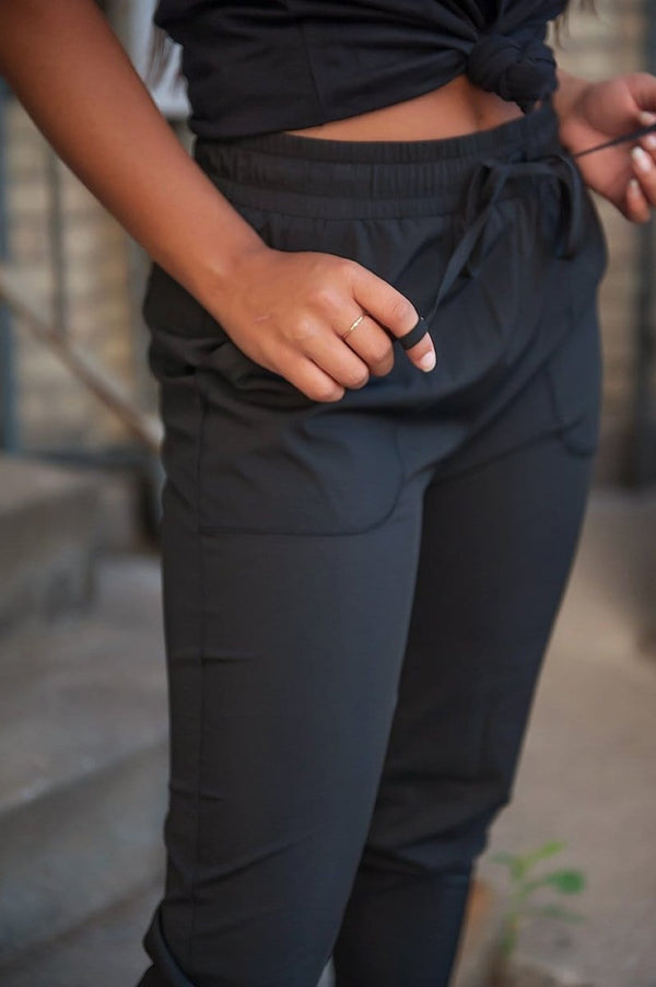 DT UPTOWN Lightweight Joggers in Black - Nordavory