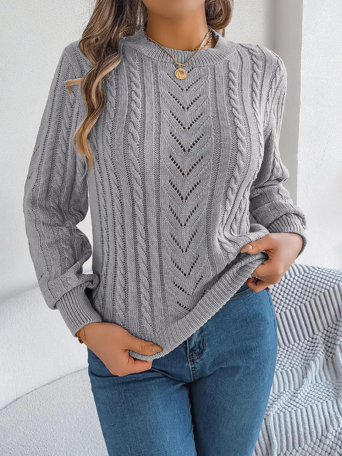 Cable-Knit Round Neck Sweater-Nordavory