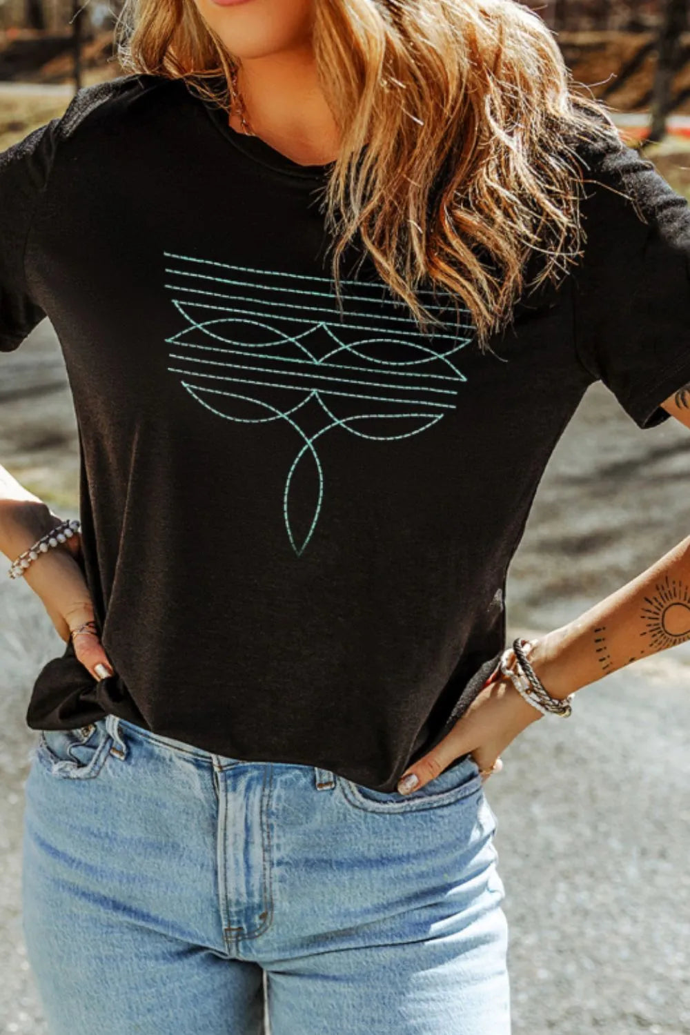 Embroidered Round Neck Short Sleeve T-Shirt-Nordavory
