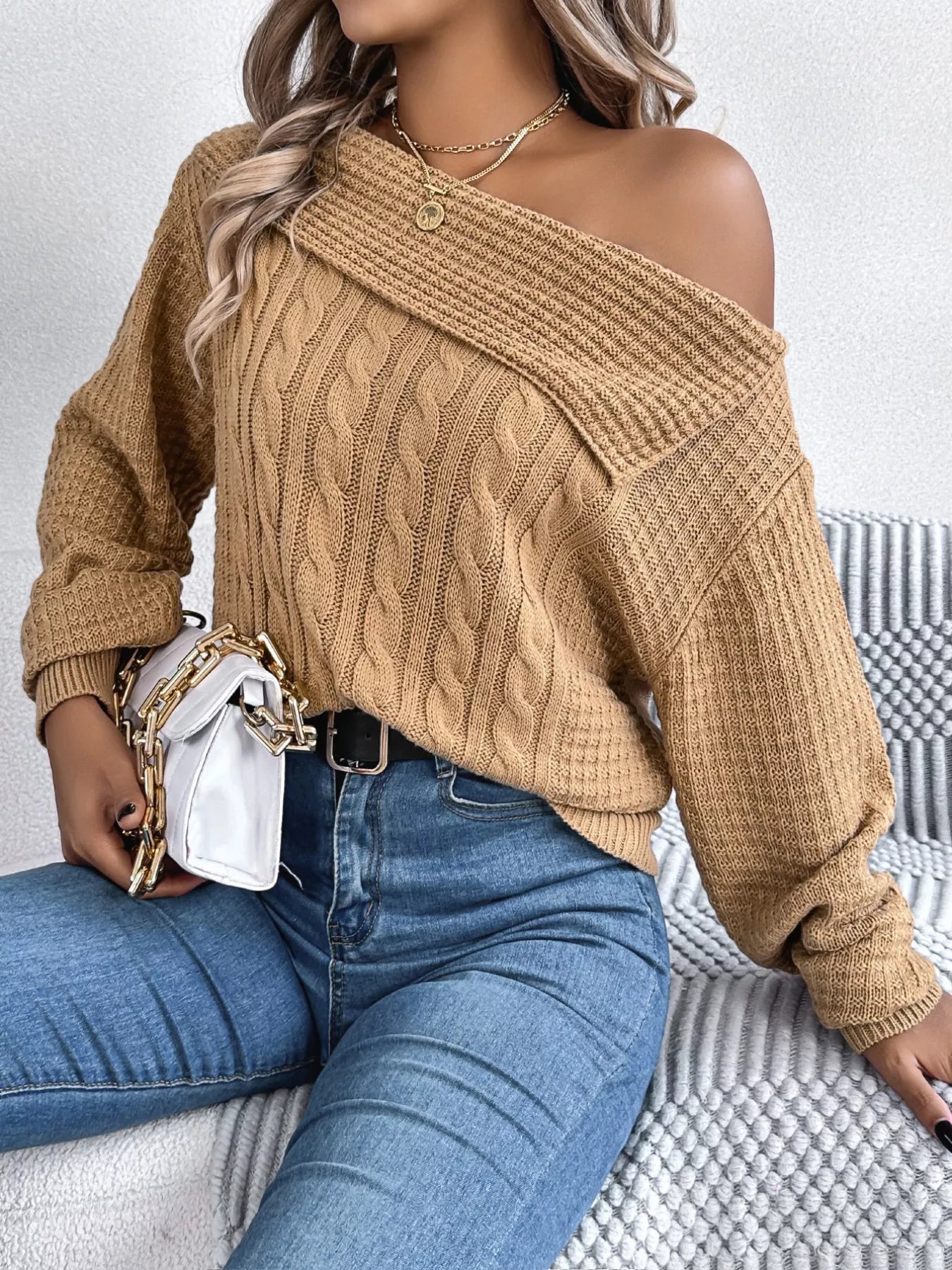 Off-Shoulder Cable Knit Sweater-Nordavory