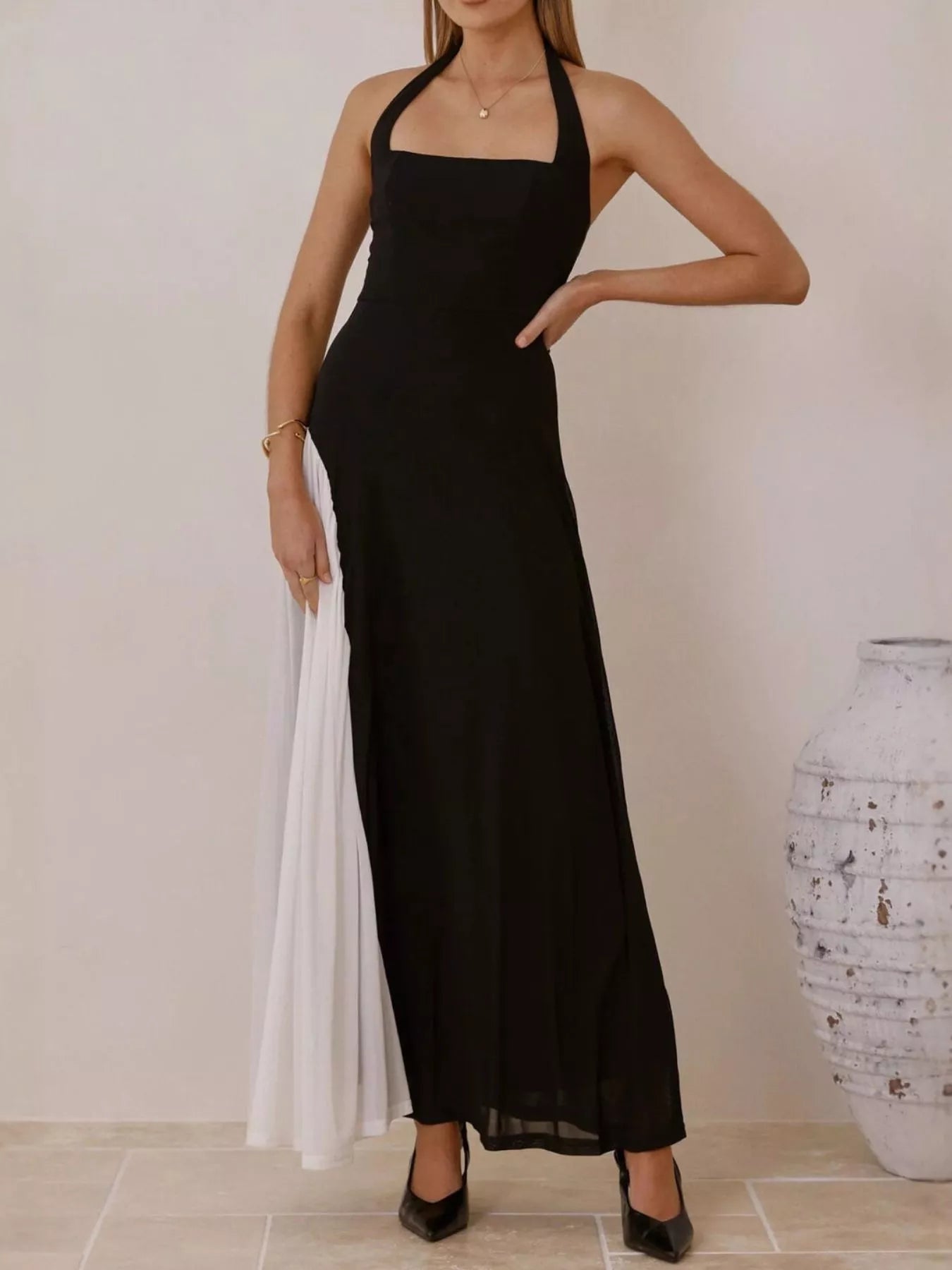 Contrast Halter Neck Maxi Dress-Nordavory
