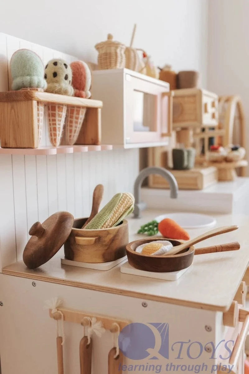 QToys Australia (USA) MAHOGANY PAN & POT SET Toys nordavory