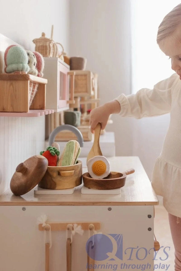 QToys Australia (USA) MAHOGANY PAN & POT SET Toys nordavory