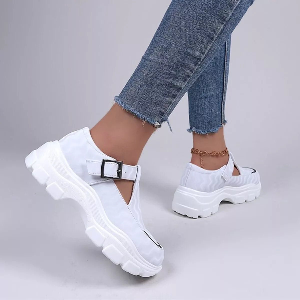 Round Toe Platform Sneakers-Nordavory