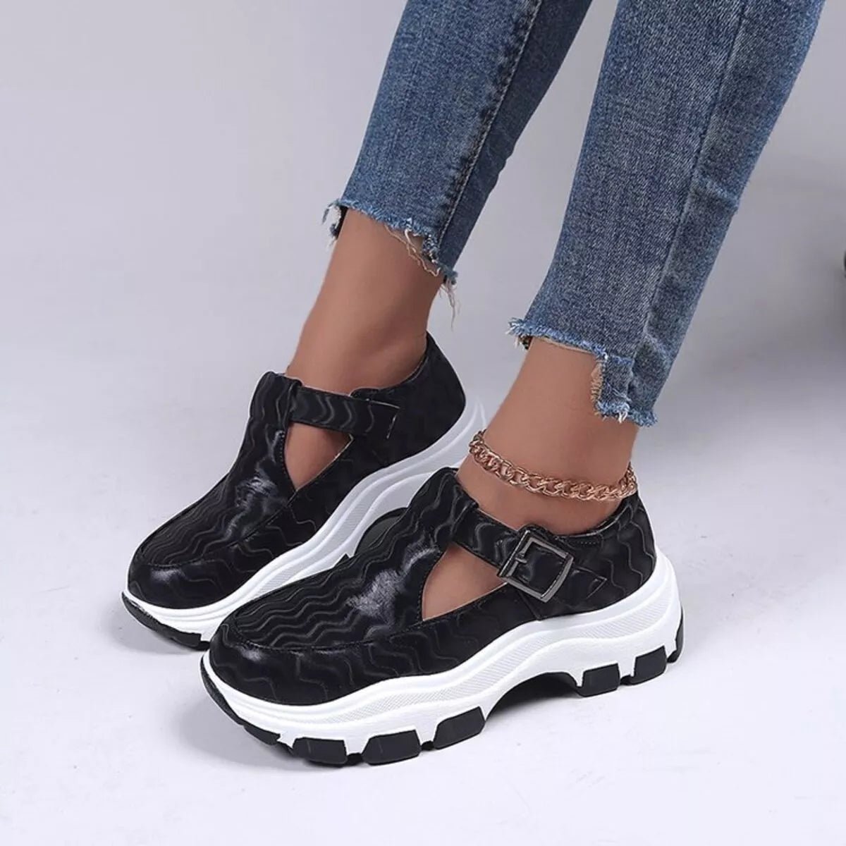 Round Toe Platform Sneakers-Nordavory