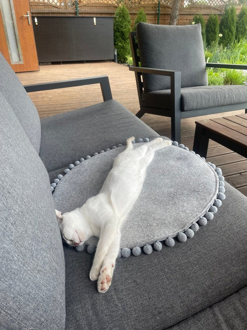 Saveplace® Round Pet Bed - Various Pom Poms, 2 Sizes Beds & Blankets nordavory